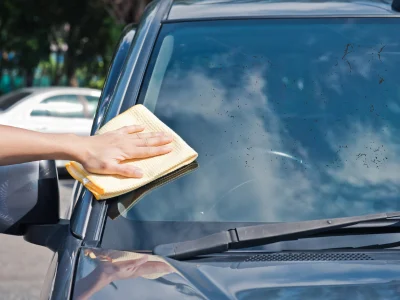 Scratch-Free Auto Glass Cleaning